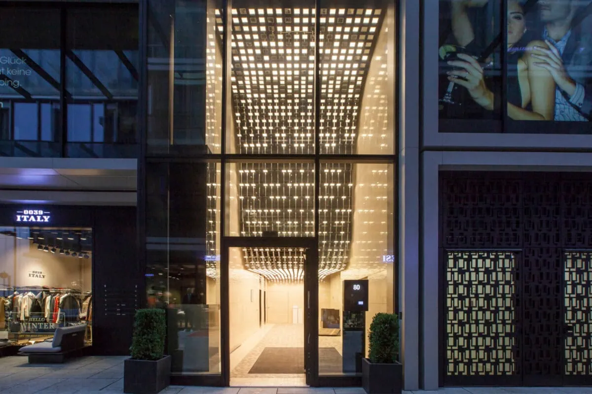 OLED lighting installation in the lobby at Neue Mainzer Straße 80 in Frankfurt