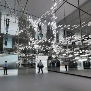 People in front of the OLED lighting installation Light Cloud